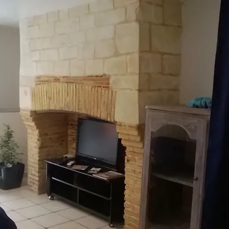 Appart Troyens1 Apartment